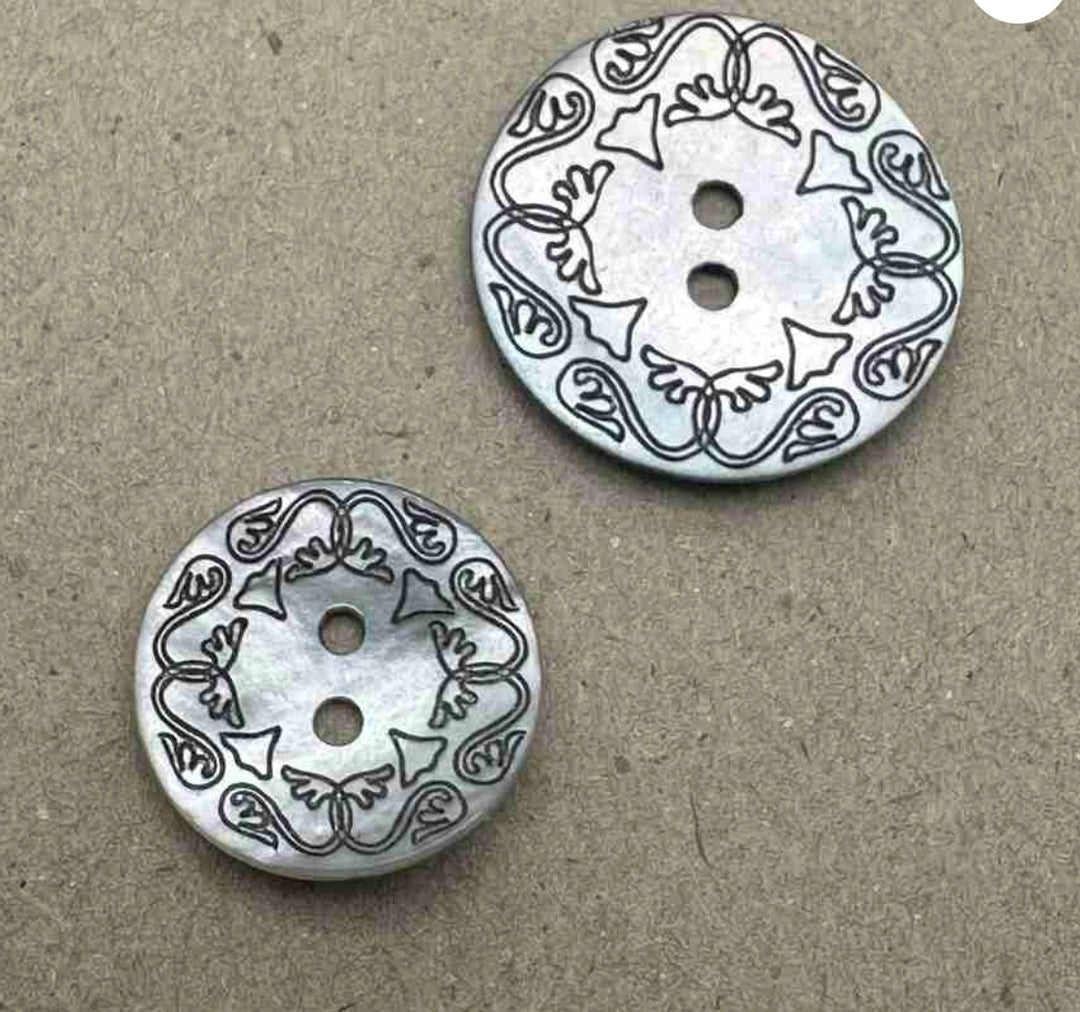 TERRIES BUTTONS 2 HOLE LASER SHELL 18MM NT