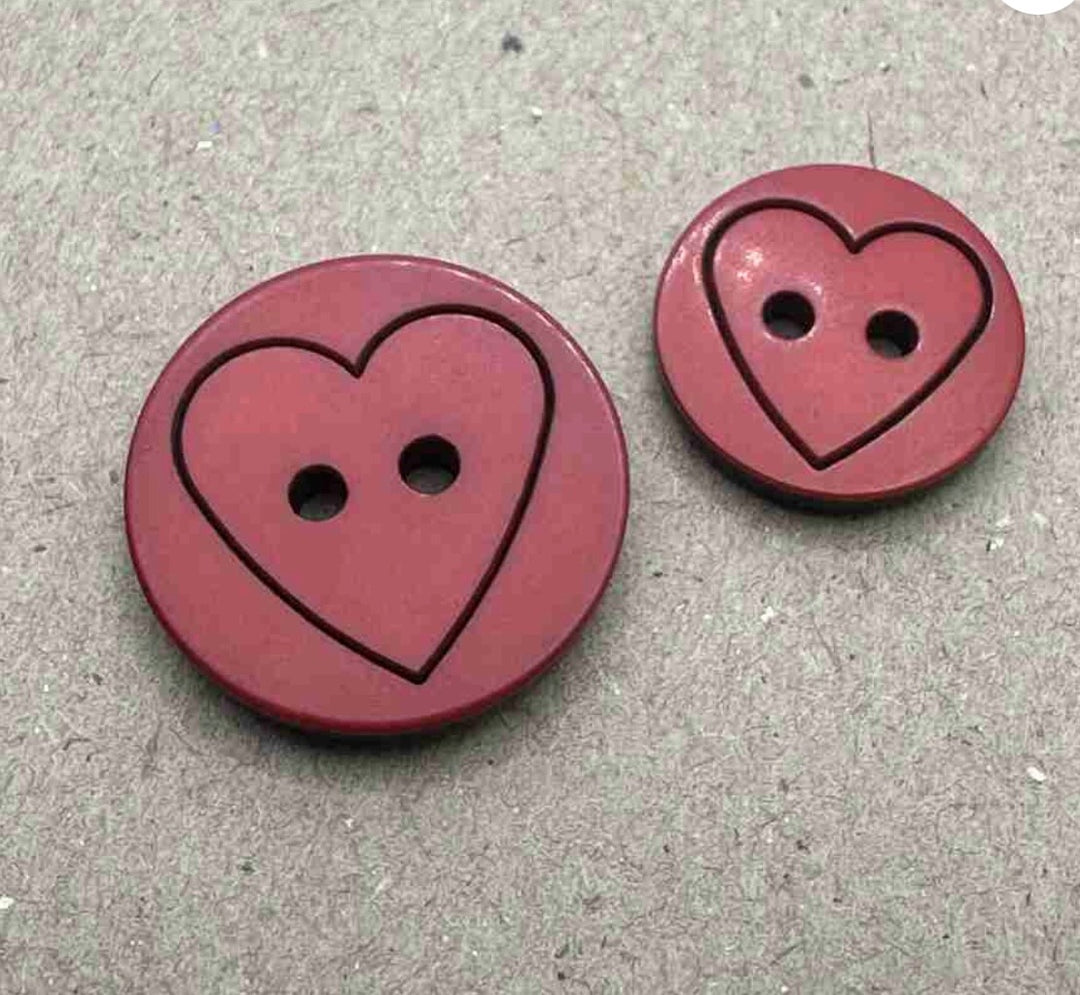 TERRIES BUTTON 2 HOLE SHINY HEART 15MM 23 RED