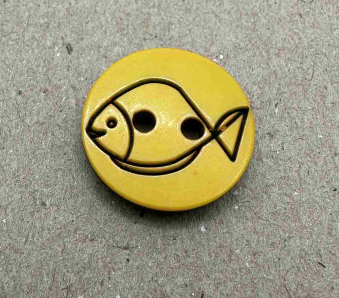 TERRIES BUTTON 2 HOLE SHINY FISH 15MM 64 YELLOW