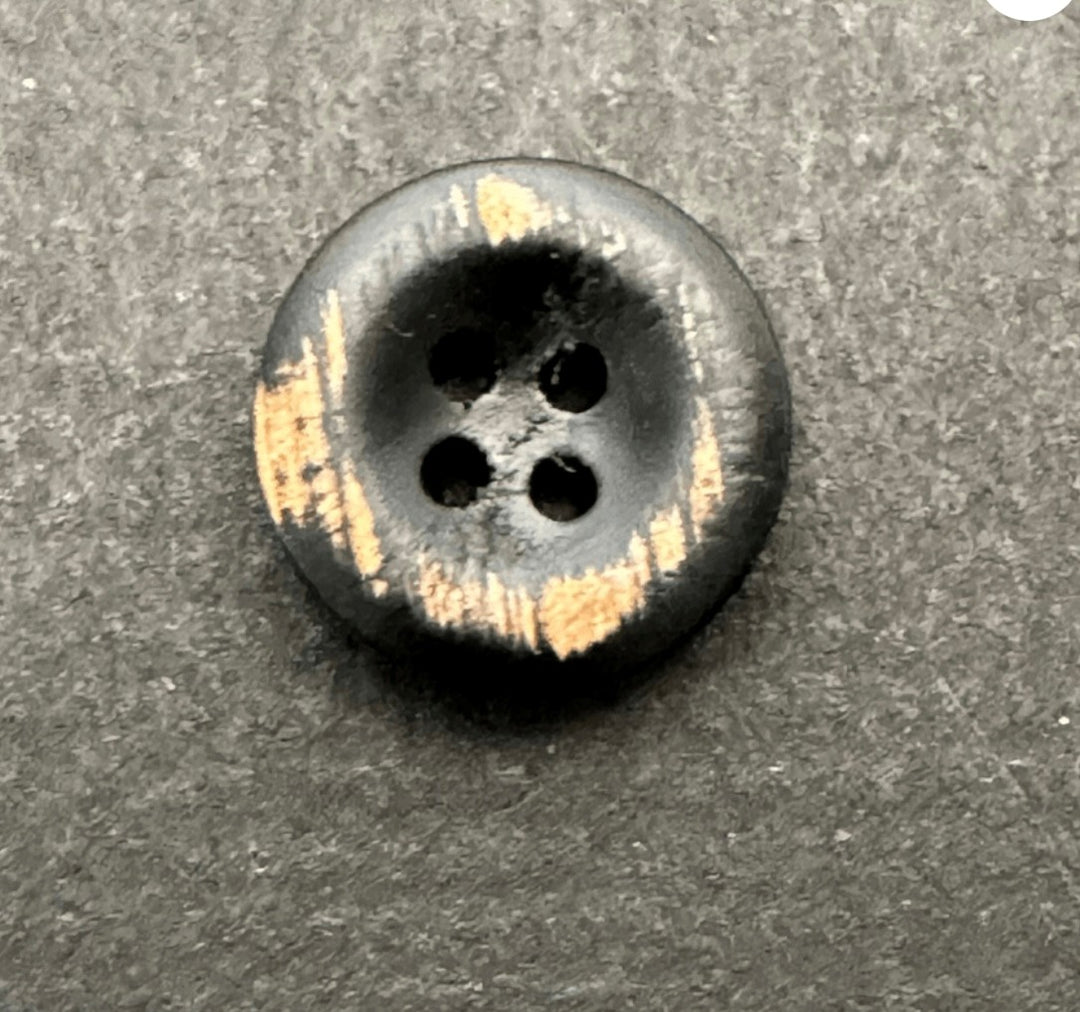 TERRIES BUTTON 4 HOLE WOOD BLACK STRESSED 14MM NT