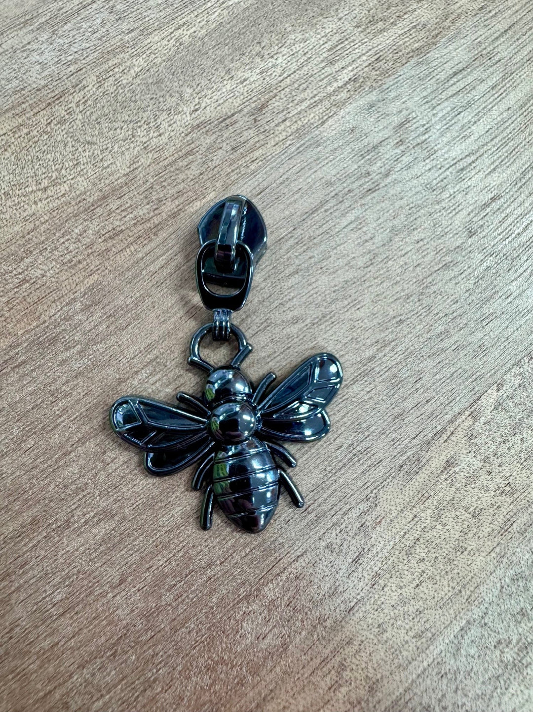 ZIPPER BEE PULLER BLACK 5