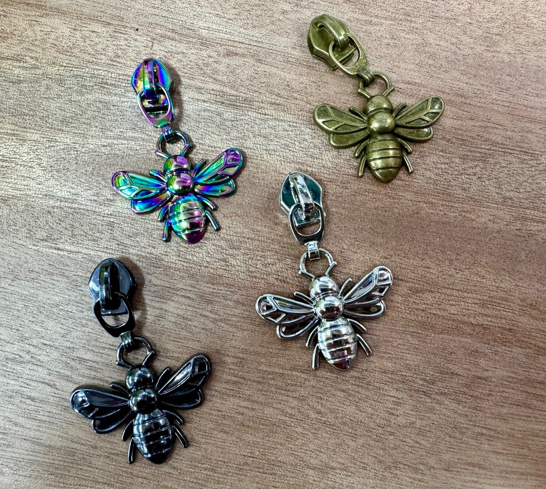 ZIPPER CUTE BEE PULLER SILVER