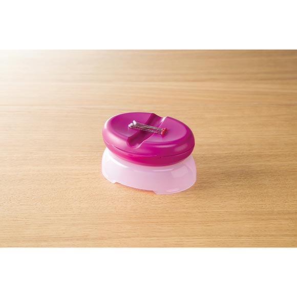 MAGNET PIN CADDY CLOVER