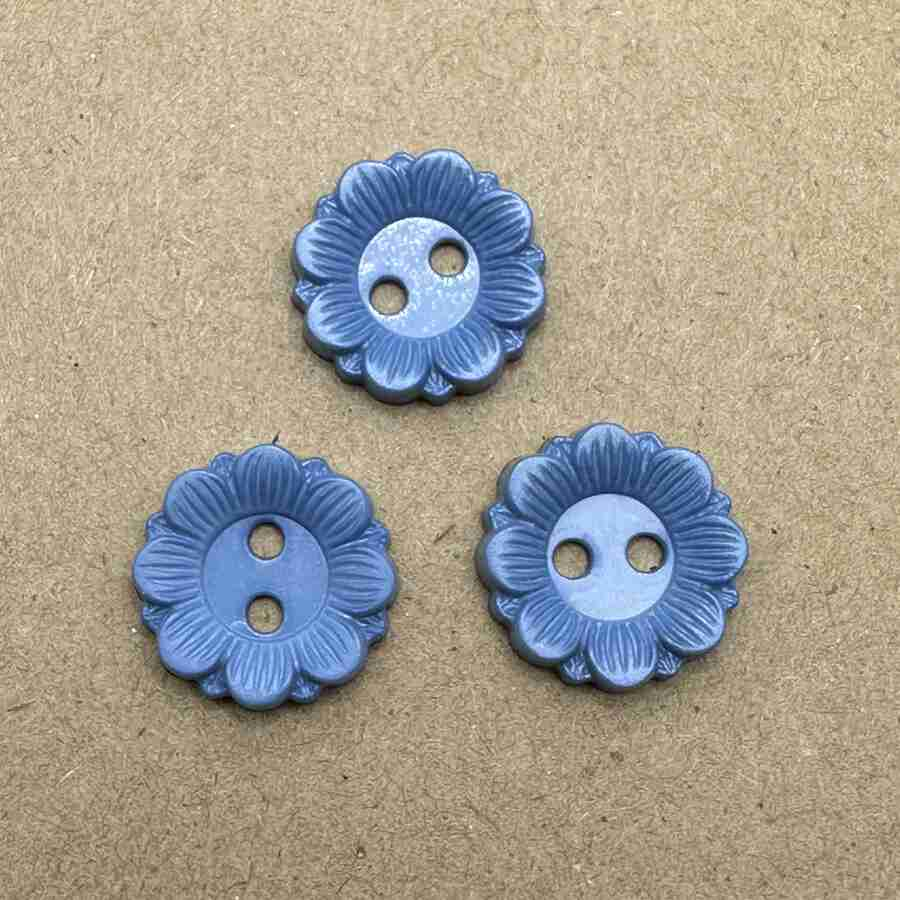TERRIES BUTTONS 2 HOLE MATT FLOWER GREY BLUE
