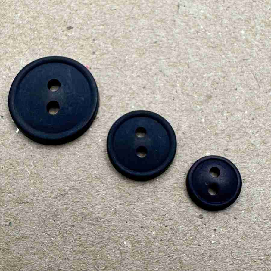 TERRIES BUTTONS 2 HOLE MATT SEW THRU BLACK 12MM