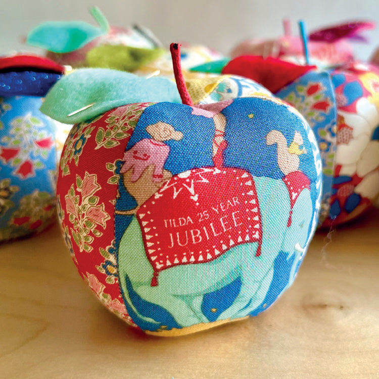 APPLE PINCUSHION INCLUDES ACRYLIC TEMPLATE